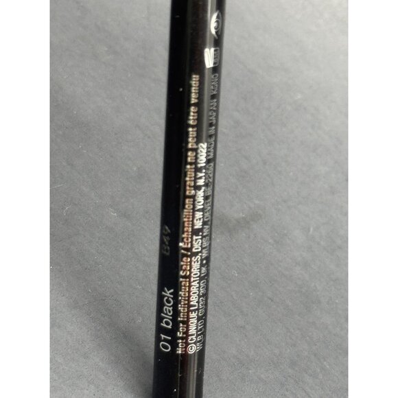 Clinique Pretty Easy Liquid Eyelining Pen - 01 Black - Picture 3 of 3